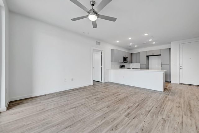 4801 Springdale RD 1301, Austin, TX 78723