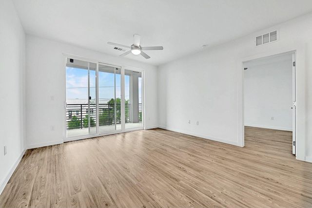 4801 Springdale RD 1301, Austin, TX 78723