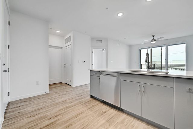 4801 Springdale RD 1301, Austin, TX 78723