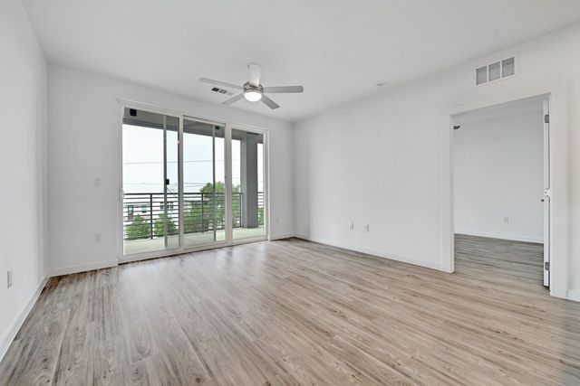 4801 Springdale RD 1301, Austin, TX 78723