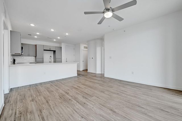 4801 Springdale RD 1301, Austin, TX 78723