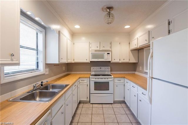 1101 Aspen Way, Winston-salem, NC 27106