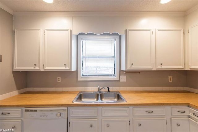 1101 Aspen Way, Winston-salem, NC 27106