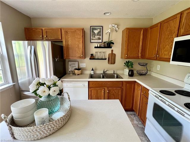 88 Tannenbaum Circle, Greensboro, NC 27410