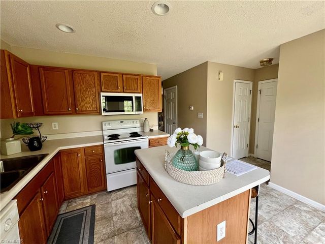 88 Tannenbaum Circle, Greensboro, NC 27410