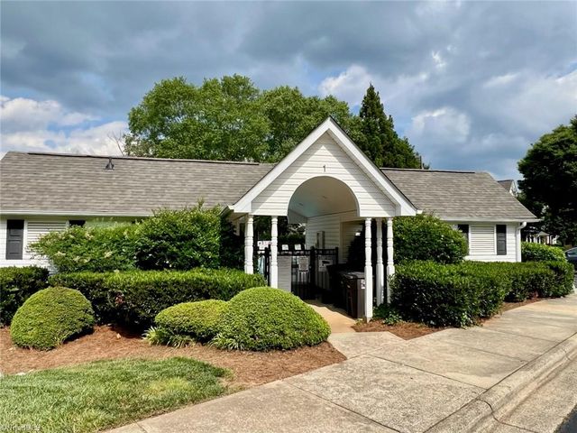 88 Tannenbaum Circle, Greensboro, NC 27410