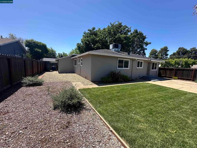 5501 Pennsylvania Blvd, Concord, CA 94521