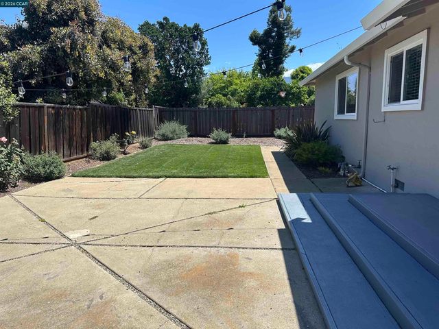 5501 Pennsylvania Blvd, Concord, CA 94521