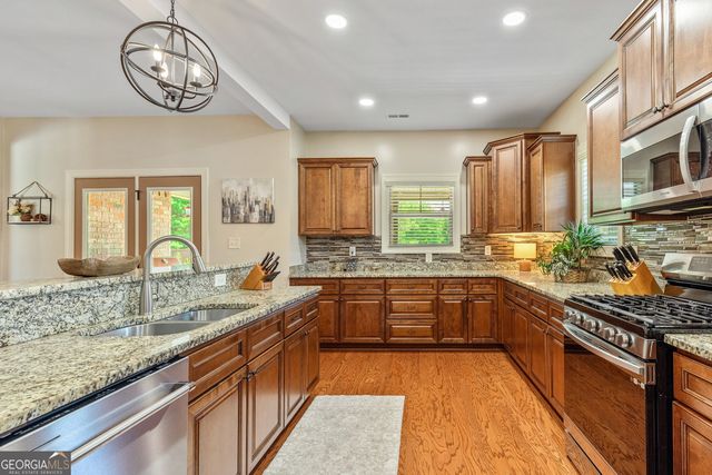 53 Ranan Ln, Newnan, GA 30263