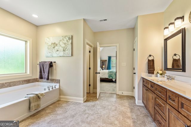 53 Ranan Ln, Newnan, GA 30263