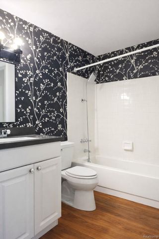 33693 Pondview Circle, Livonia, MI 48152