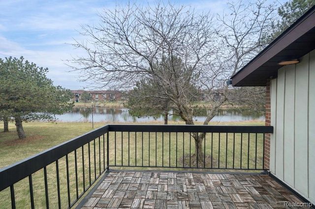 33693 Pondview Circle, Livonia, MI 48152