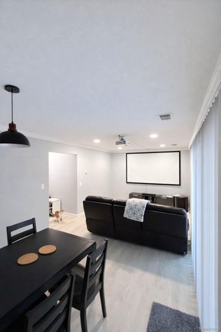 33693 Pondview Circle, Livonia, MI 48152