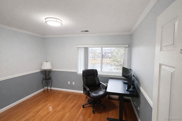 33693 Pondview Circle, Livonia, MI 48152