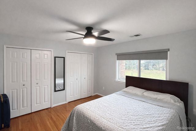 33693 Pondview Circle, Livonia, MI 48152