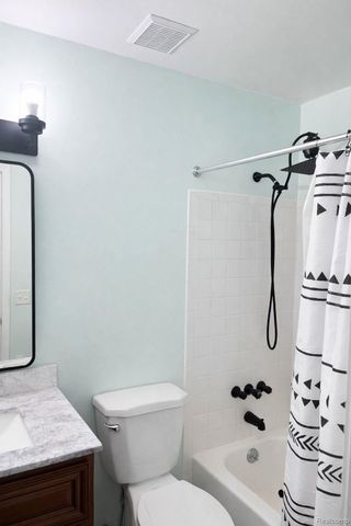 33693 Pondview Circle, Livonia, MI 48152