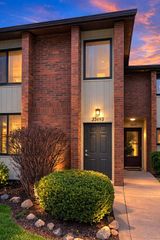 33693 Pondview Circle, Livonia, MI 48152