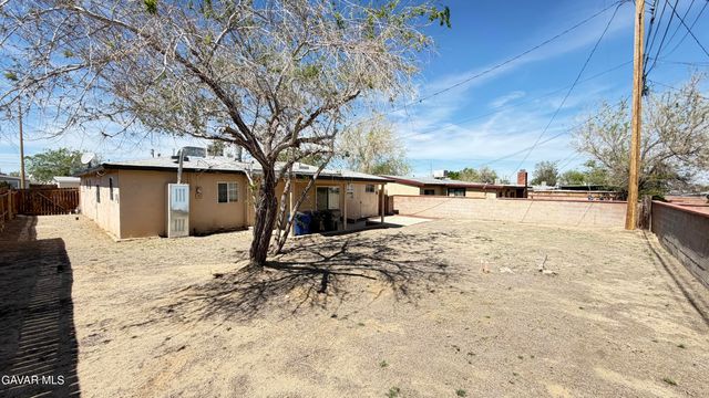 44104 Carolside Avenue, Lancaster, CA 93535