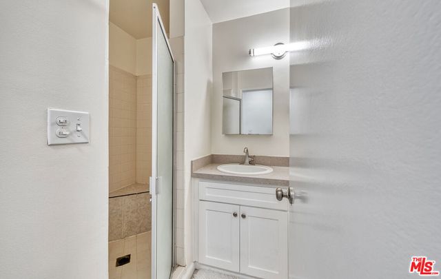 6275 Canterbury Drive 302, Culver City, CA 90230