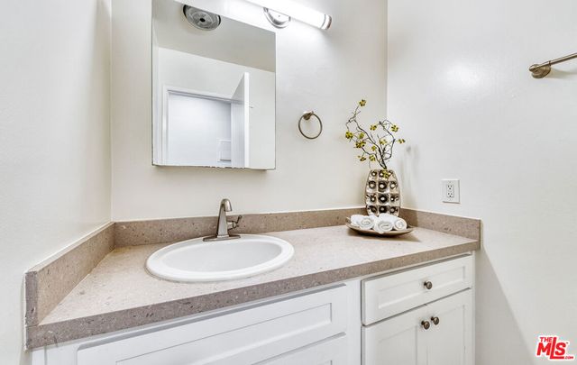6275 Canterbury Drive 302, Culver City, CA 90230