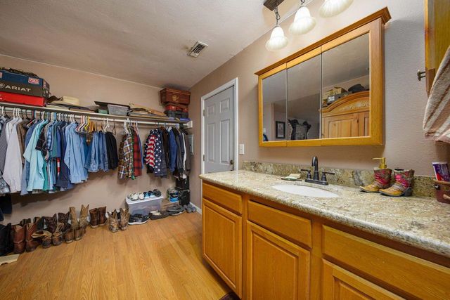 537 S Meza Ct, Linden, CA 95236