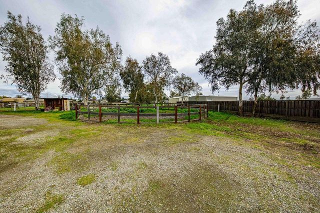 537 S Meza Ct, Linden, CA 95236