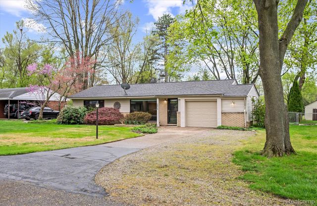 2475 Lafay Drive, West Bloomfield Charter Township, MI 48324