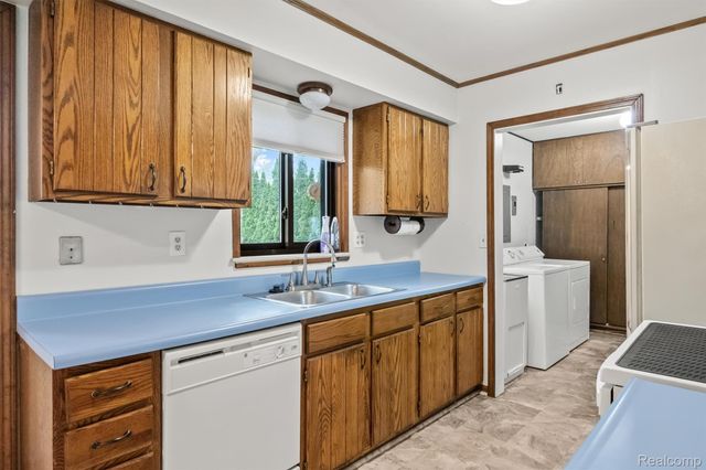 2475 Lafay Drive, West Bloomfield Charter Township, MI 48324