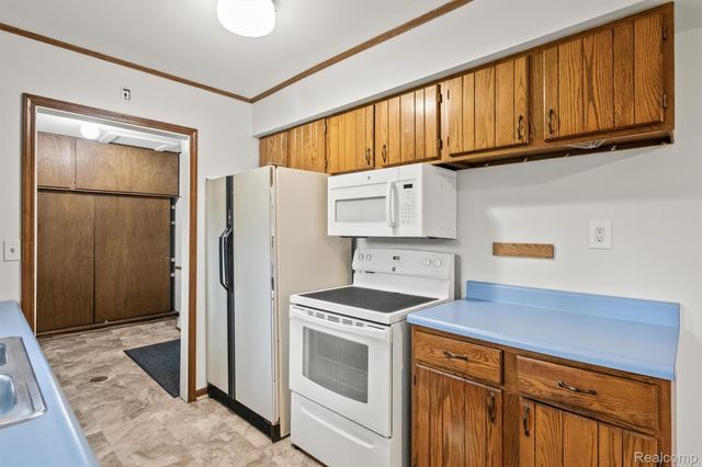 2475 Lafay Drive, West Bloomfield Charter Township, MI 48324