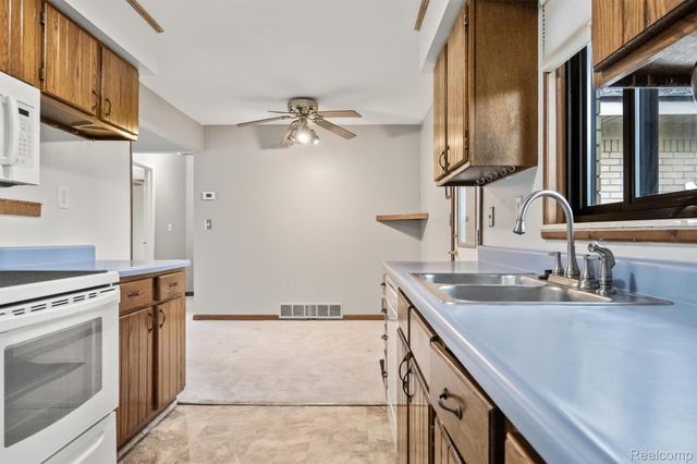2475 Lafay Drive, West Bloomfield Charter Township, MI 48324