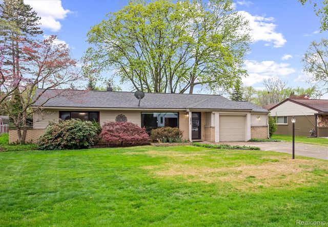 2475 Lafay Drive, West Bloomfield Charter Township, MI 48324