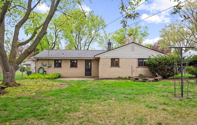 2475 Lafay Drive, West Bloomfield Charter Township, MI 48324