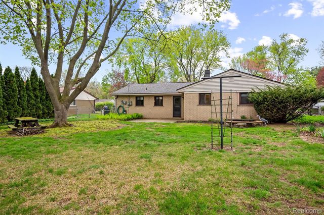 2475 Lafay Drive, West Bloomfield Charter Township, MI 48324