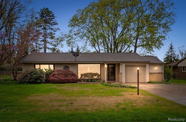 2475 Lafay Drive, West Bloomfield Charter Township, MI 48324