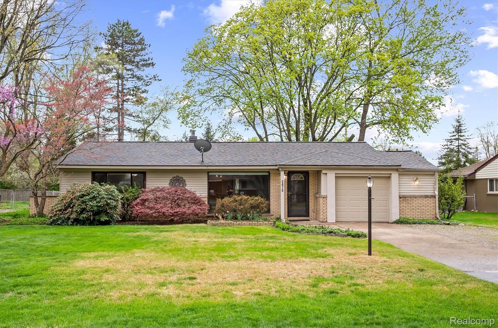 2475 Lafay Drive, West Bloomfield Charter Township, MI 48324