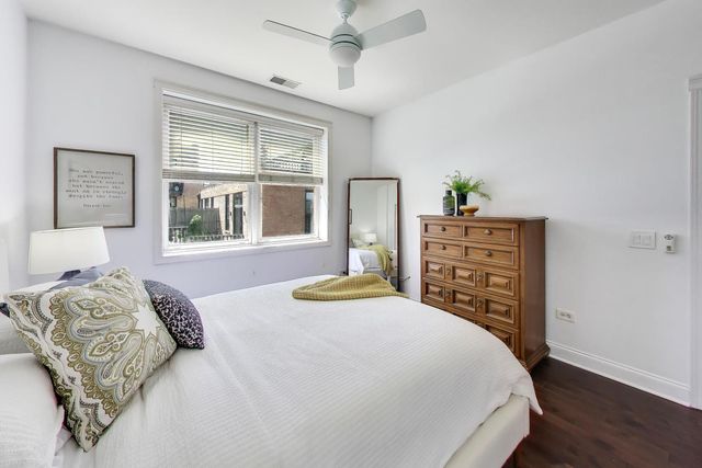 2330 W St Paul Avenue 401, Chicago, IL 60647