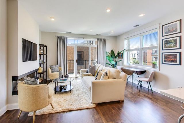 2330 W St Paul Avenue 401, Chicago, IL 60647