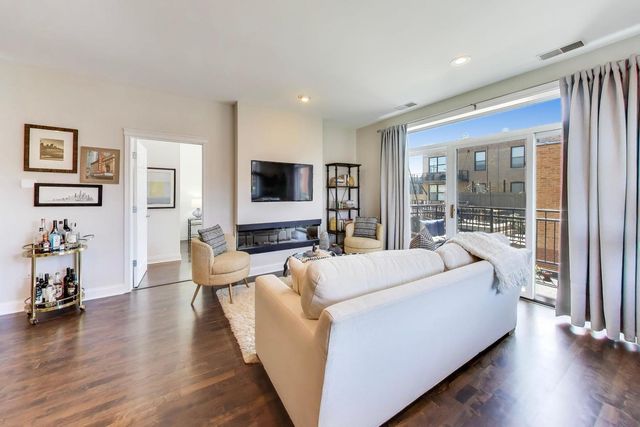 2330 W St Paul Avenue 401, Chicago, IL 60647