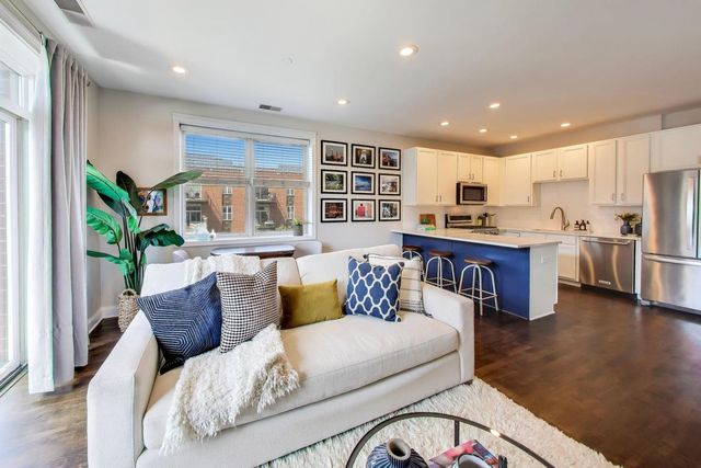 2330 W St Paul Avenue 401, Chicago, IL 60647