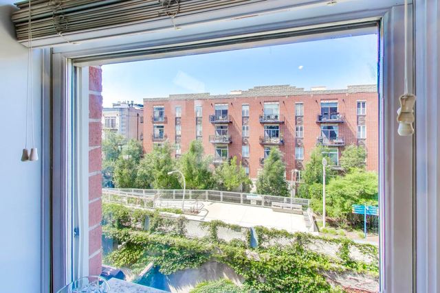 2330 W St Paul Avenue 401, Chicago, IL 60647