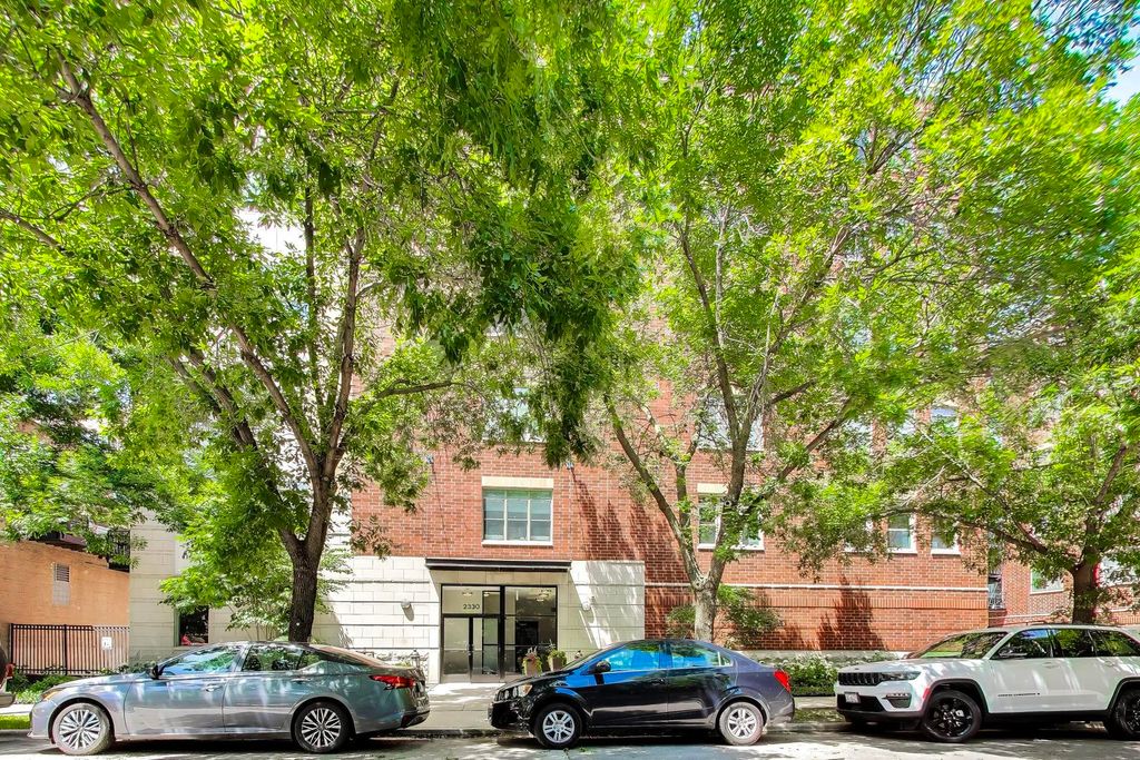 2330 W St Paul Avenue 401, Chicago, IL 60647
