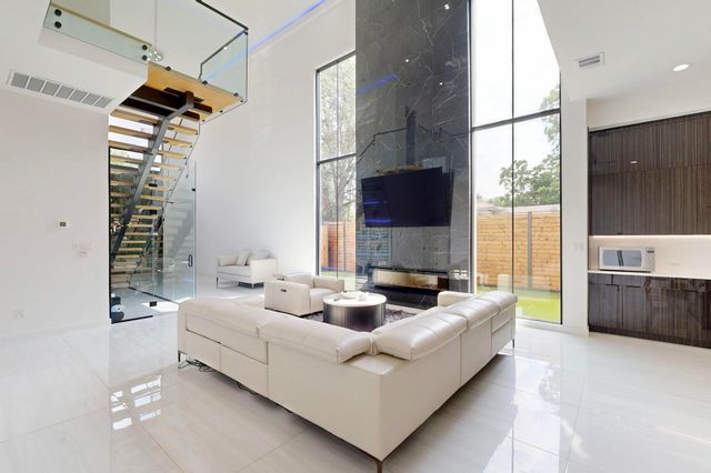 3828 Eaton Drive, Dallas, TX 75220