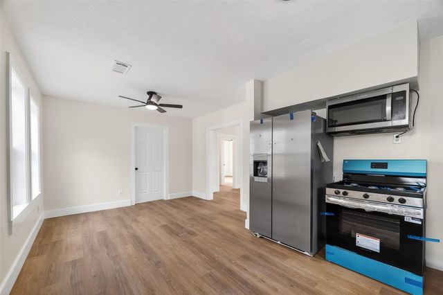 520 E Fayle Street, Baytown, TX 77520