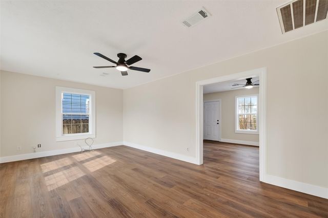 520 E Fayle Street, Baytown, TX 77520