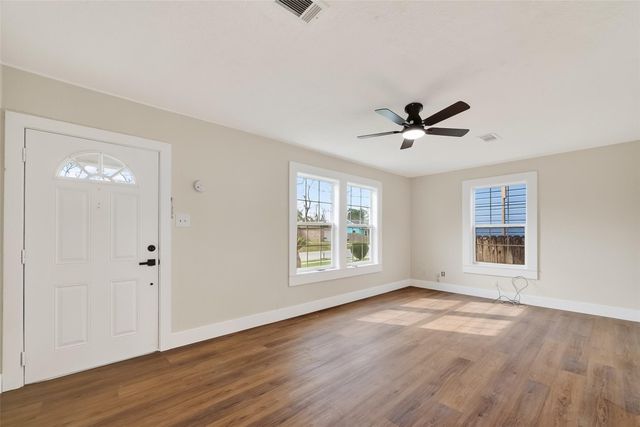 520 E Fayle Street, Baytown, TX 77520