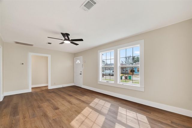 520 E Fayle Street, Baytown, TX 77520