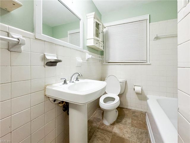 409 E Lorengo AVE, Norfolk, VA 23503