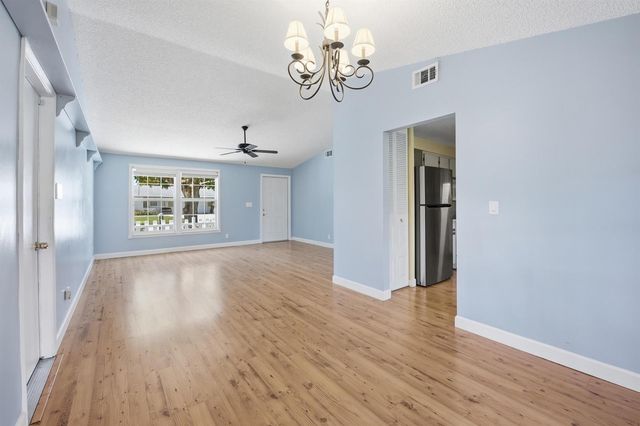 5053 N Saint John Ave Avenue N, Boynton Beach, FL 33472
