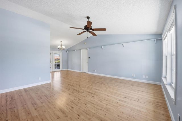 5053 N Saint John Ave Avenue N, Boynton Beach, FL 33472