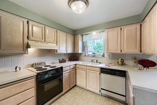 2900 Quail Street, Lakewood, CO 80215